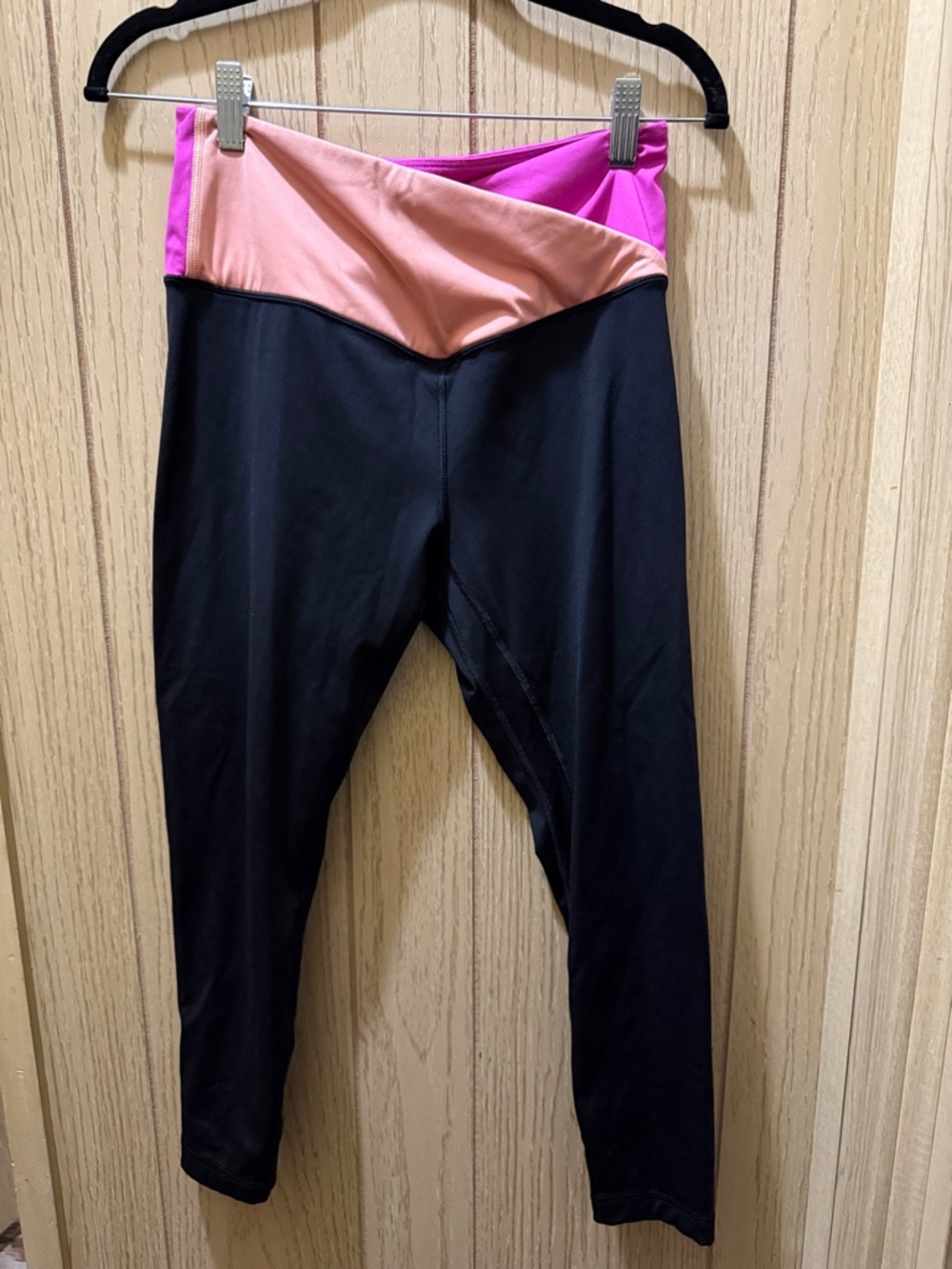 Victoria Secret Color block High-Active Leggings in Black with Pink